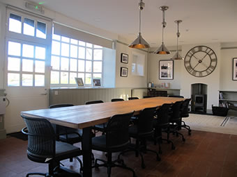 OVS The Club Room
